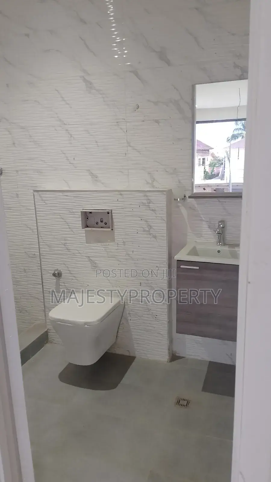 Newly Built 5bedrooms Self-Compound for Sale at Adiriganor