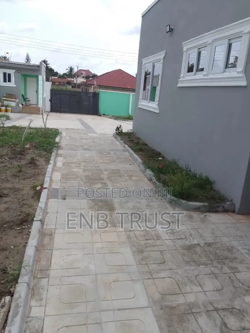 3bdrm House in Sarpeiman, Amasaman for sale