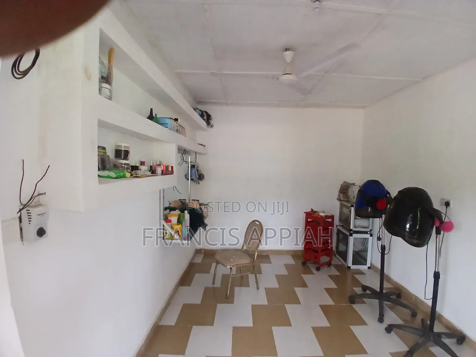 4bdrm House in Owner, Nsawam Adoagyiri Municipal for sale