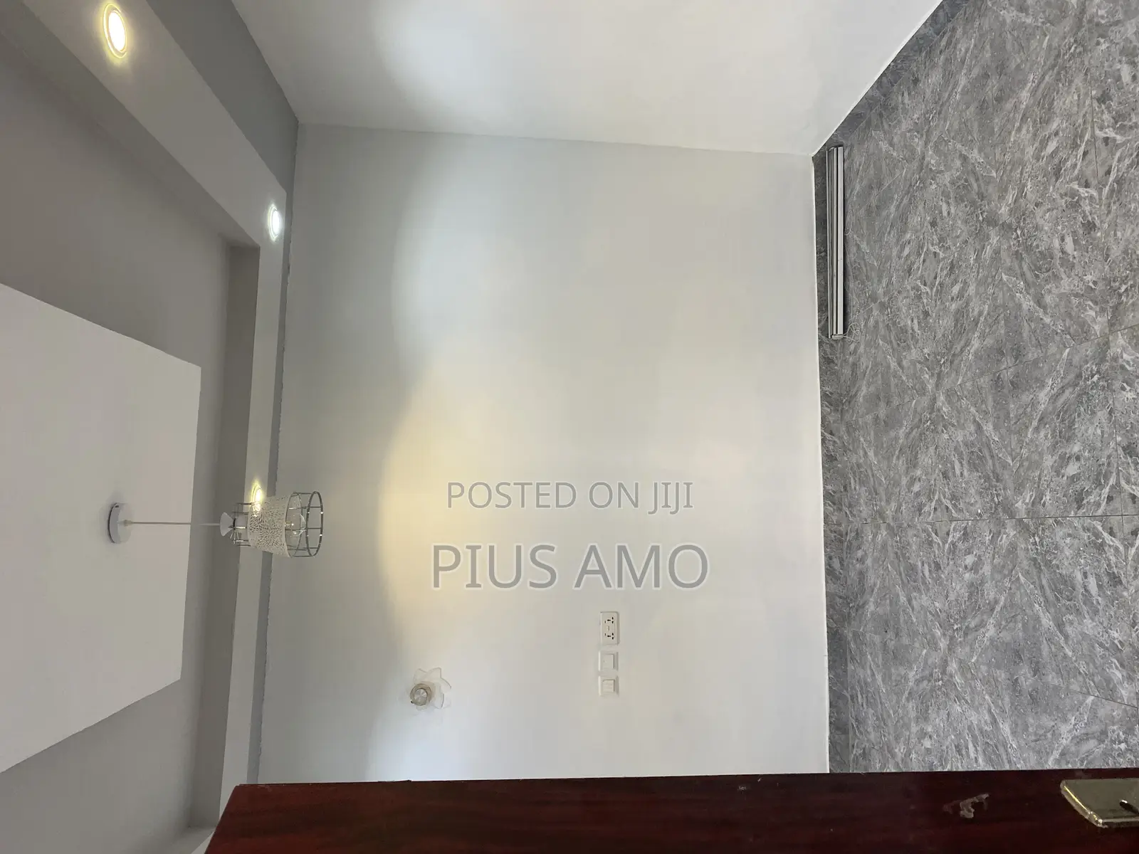 Executive Single Self Contained