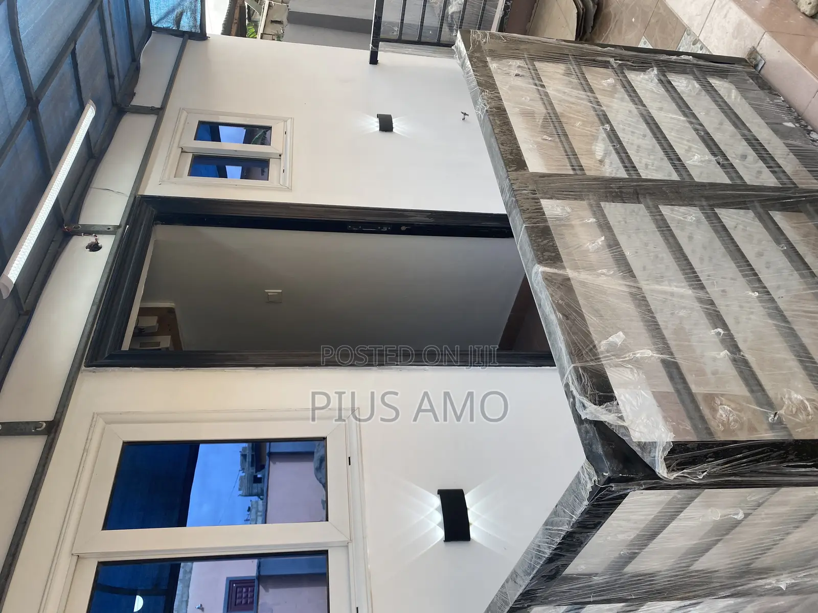 Executive Single Self Contained
