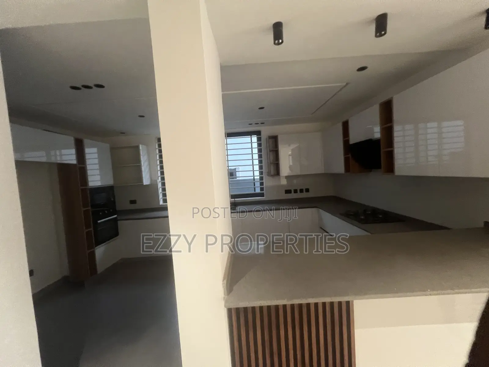 4bdrm Duplex in Lakeside Community 8, Ashaley Botwe for sale