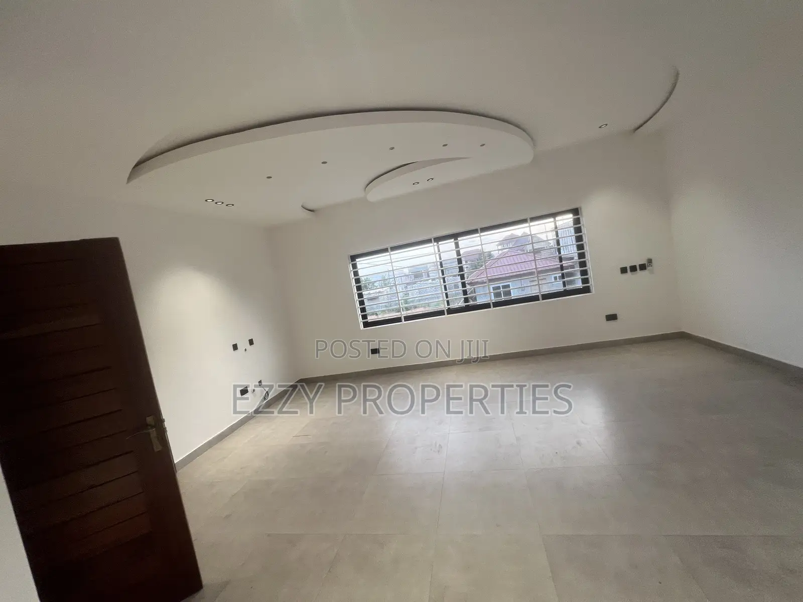 4bdrm Duplex in Lakeside Community 8, Ashaley Botwe for sale