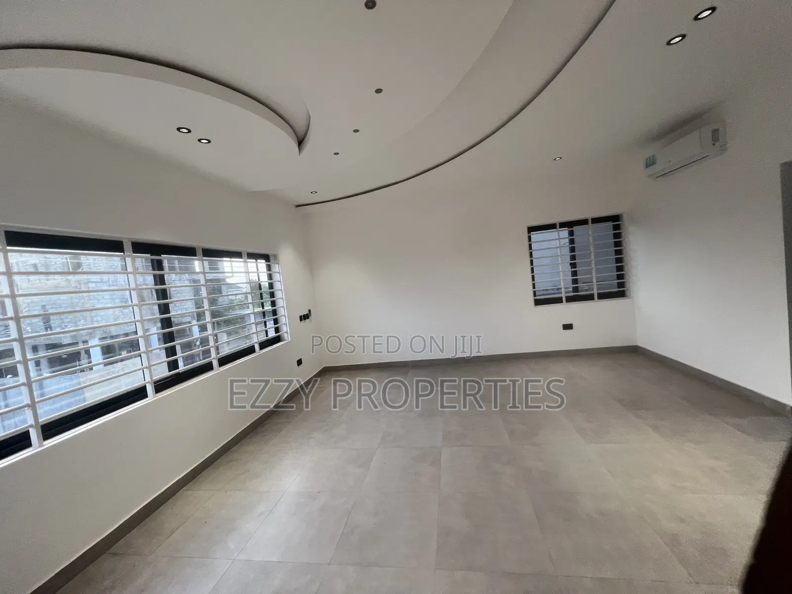 4bdrm Duplex in Lakeside Community 8, Ashaley Botwe for sale