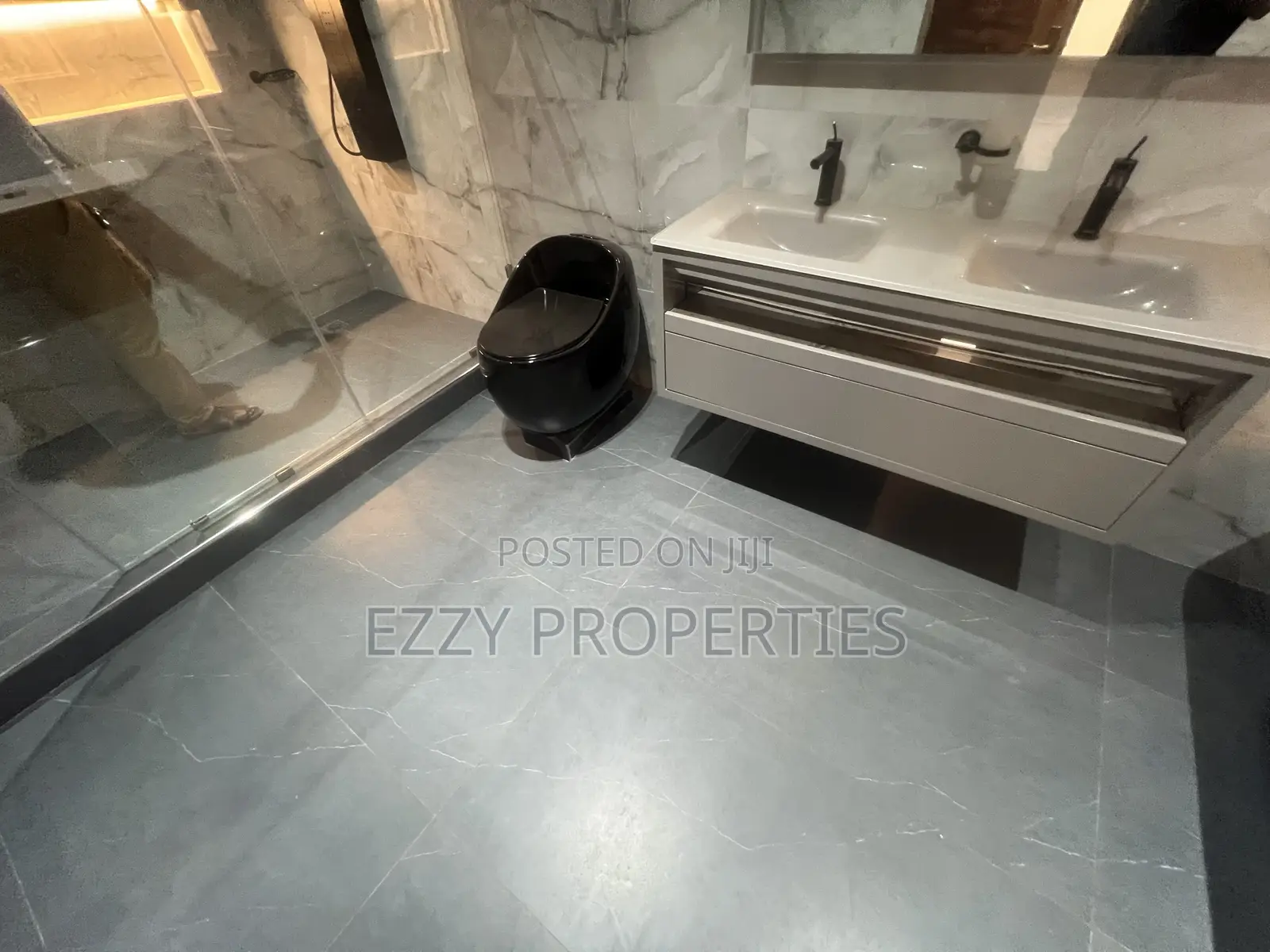 4bdrm Duplex in Lakeside Community 8, Ashaley Botwe for sale