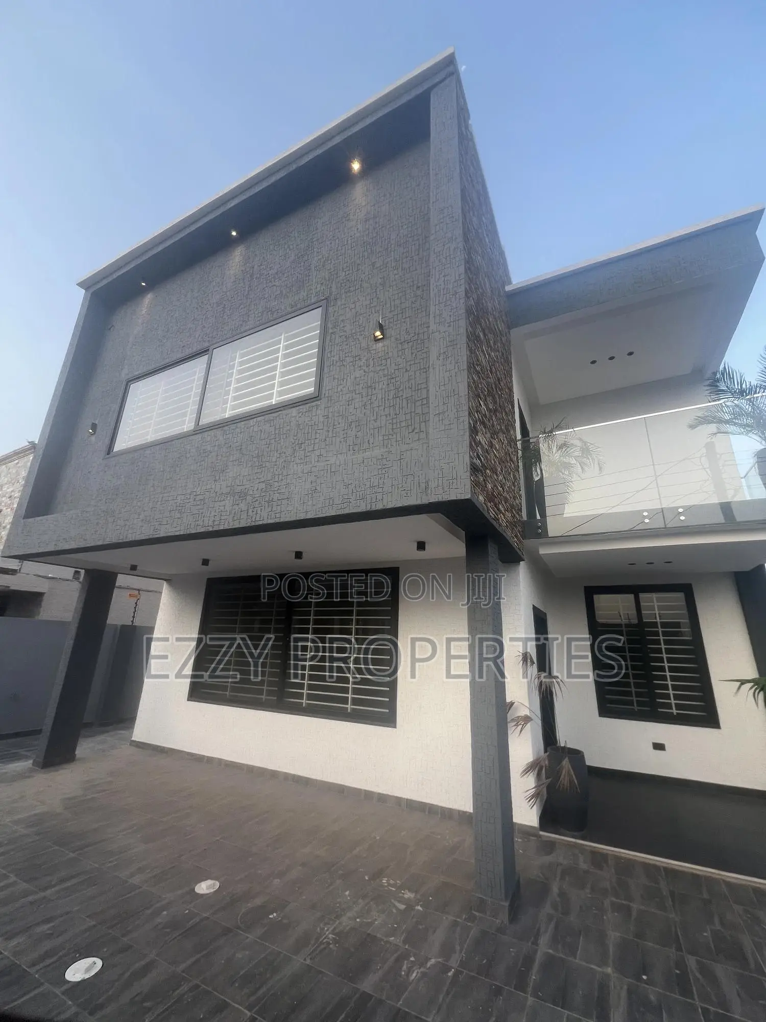 4bdrm Duplex in Lakeside Community 8, Ashaley Botwe for sale