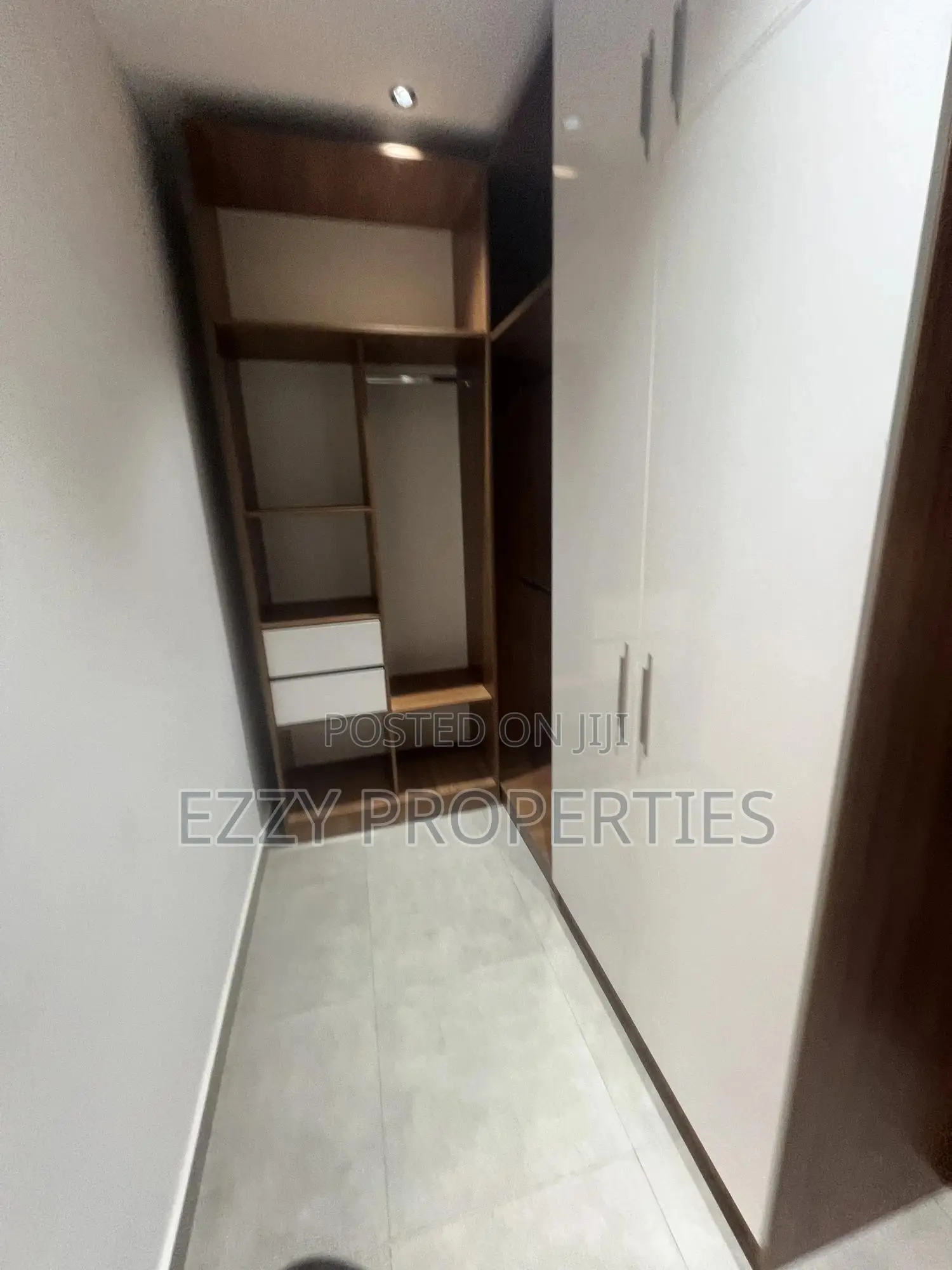 4bdrm Duplex in Lakeside Community 8, Ashaley Botwe for sale