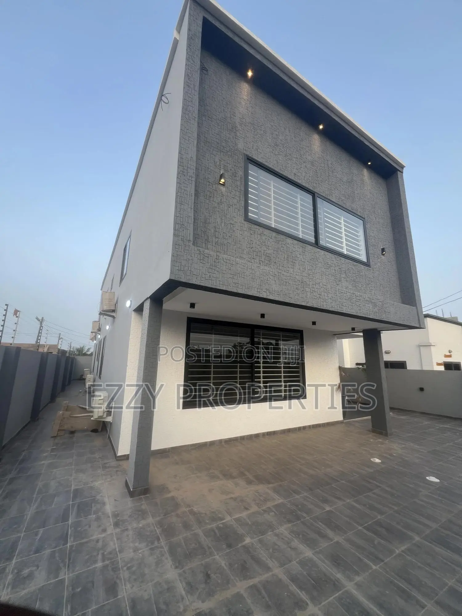 4bdrm Duplex in Lakeside Community 8, Ashaley Botwe for sale