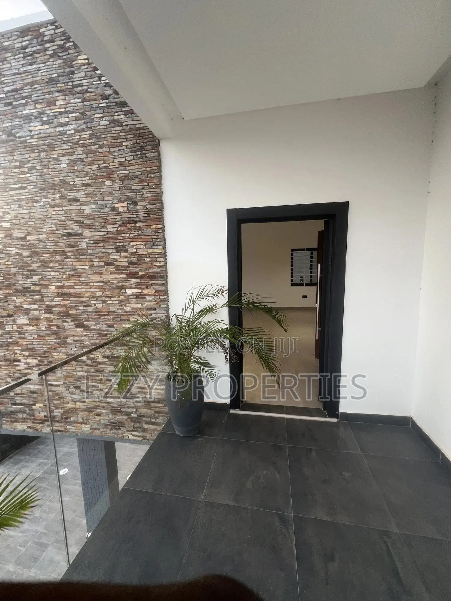 4bdrm Duplex in Lakeside Community 8, Ashaley Botwe for sale