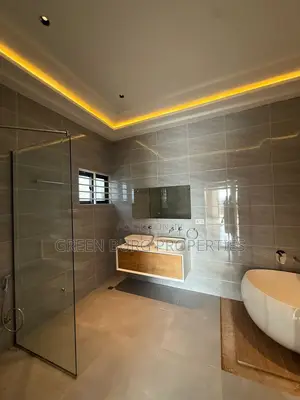 4bdrm House in Lake Side Estate for sale