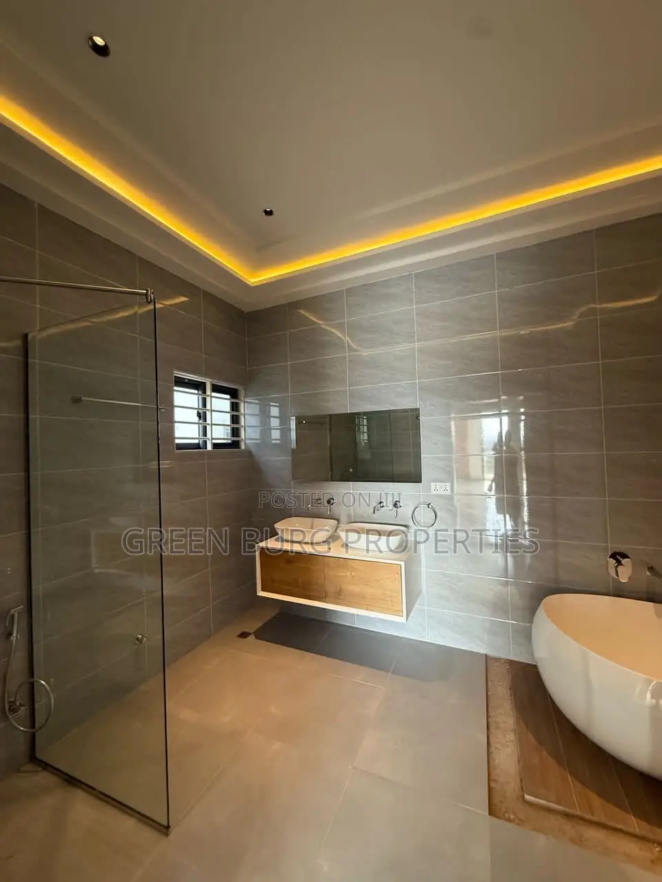 4bdrm House in Lake Side Estate for sale