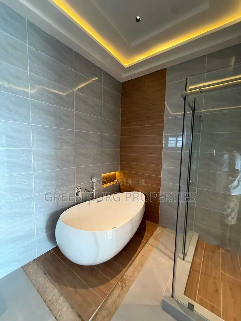 4bdrm House in Lake Side Estate for sale