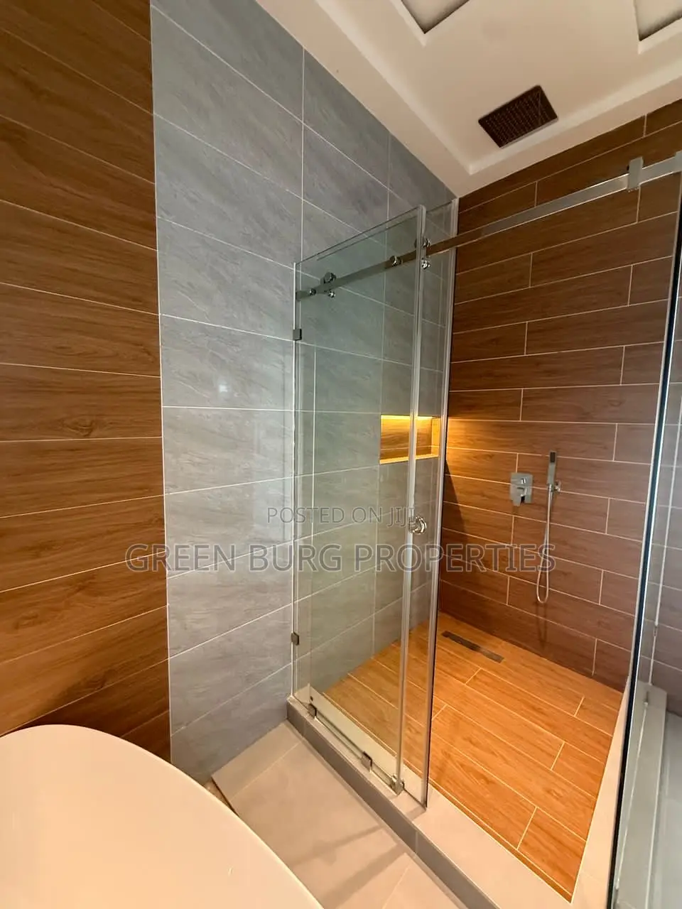 4bdrm House in Lake Side Estate for sale