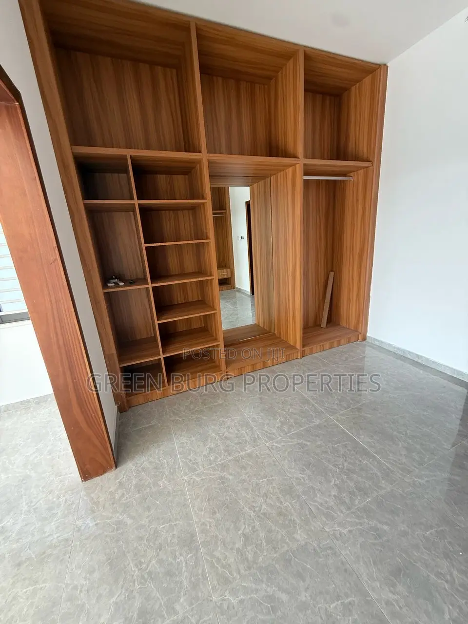 4bdrm House in Lake Side Estate for sale