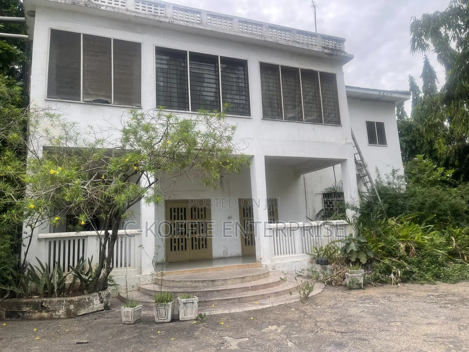 2 and Half Plots + 5bedrooms HRS at Osu Main Road for Sale
