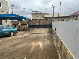 5bdrm House in Community 25, Tema Metropolitan for sale