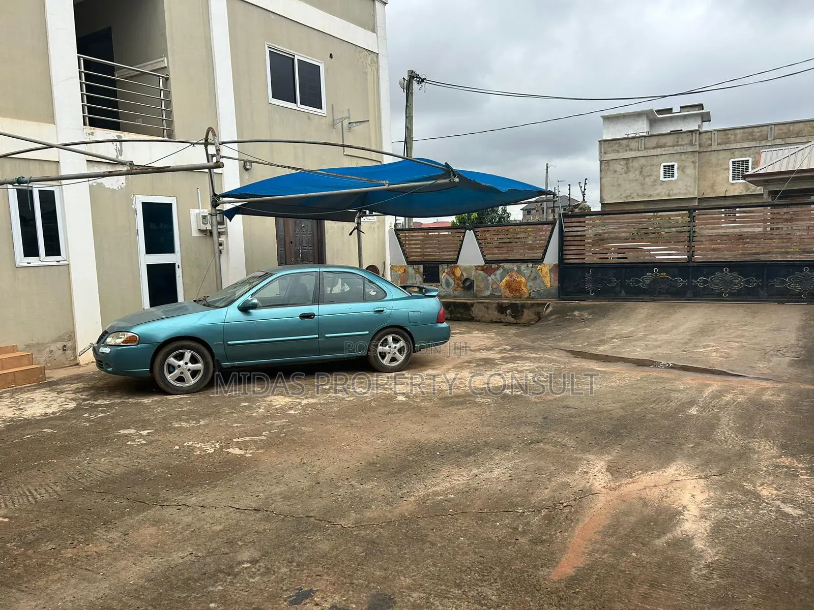 5bdrm House in Community 25, Tema Metropolitan for sale