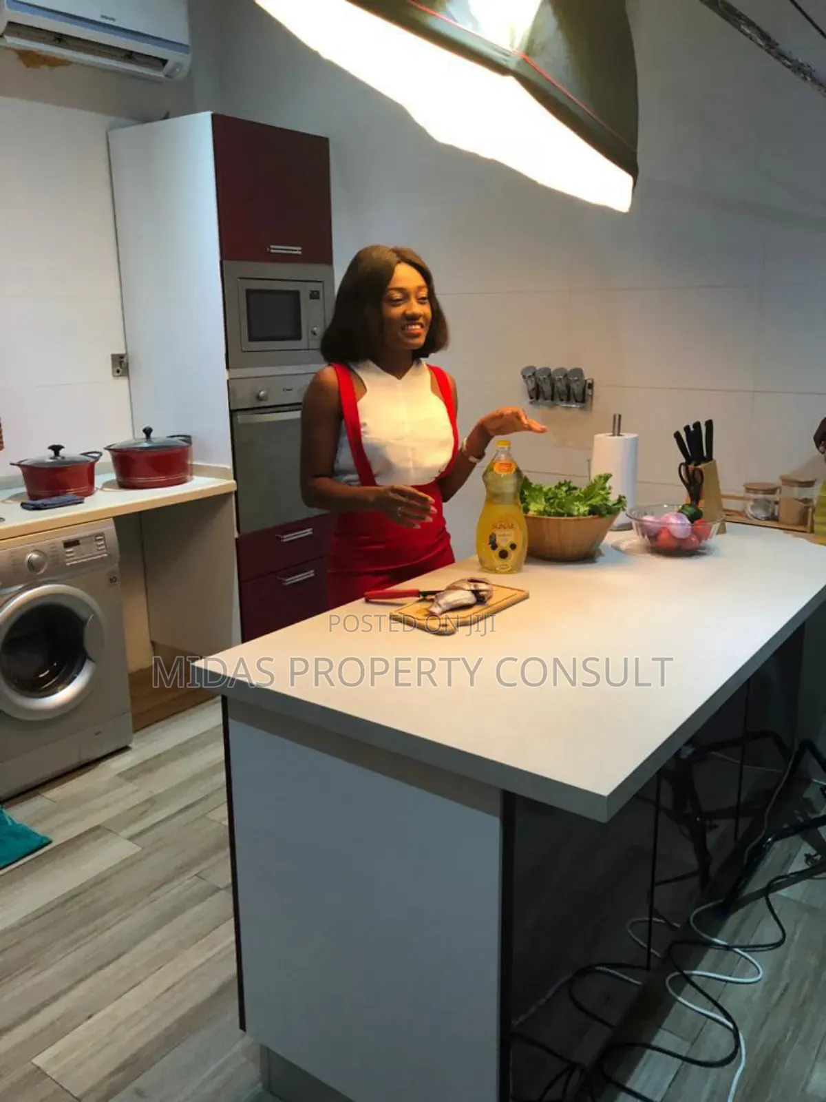 5bdrm House in Community 25, Tema Metropolitan for sale