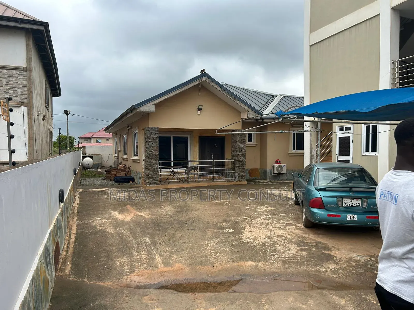 5bdrm House in Community 25, Tema Metropolitan for sale