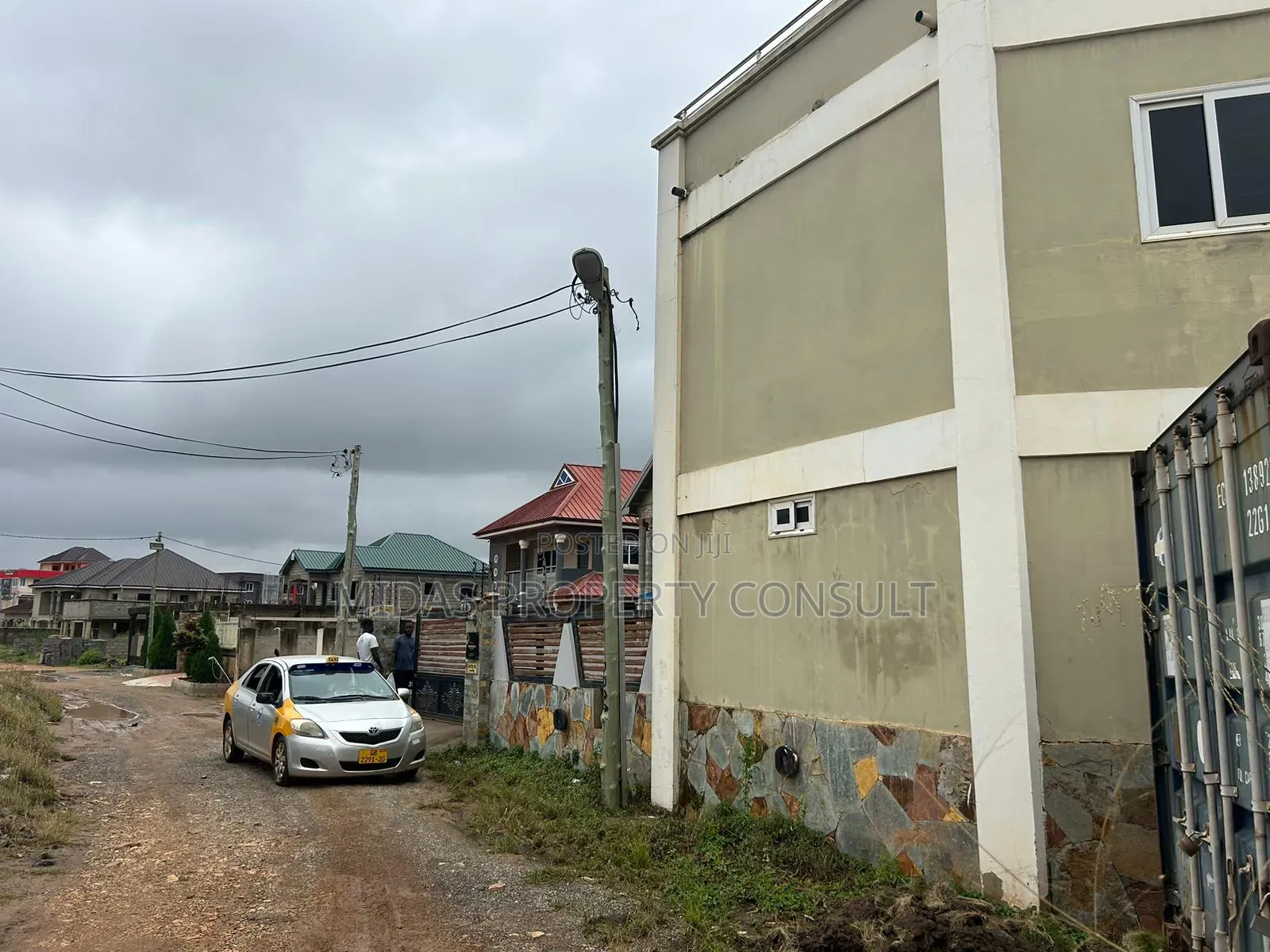 5bdrm House in Community 25, Tema Metropolitan for sale