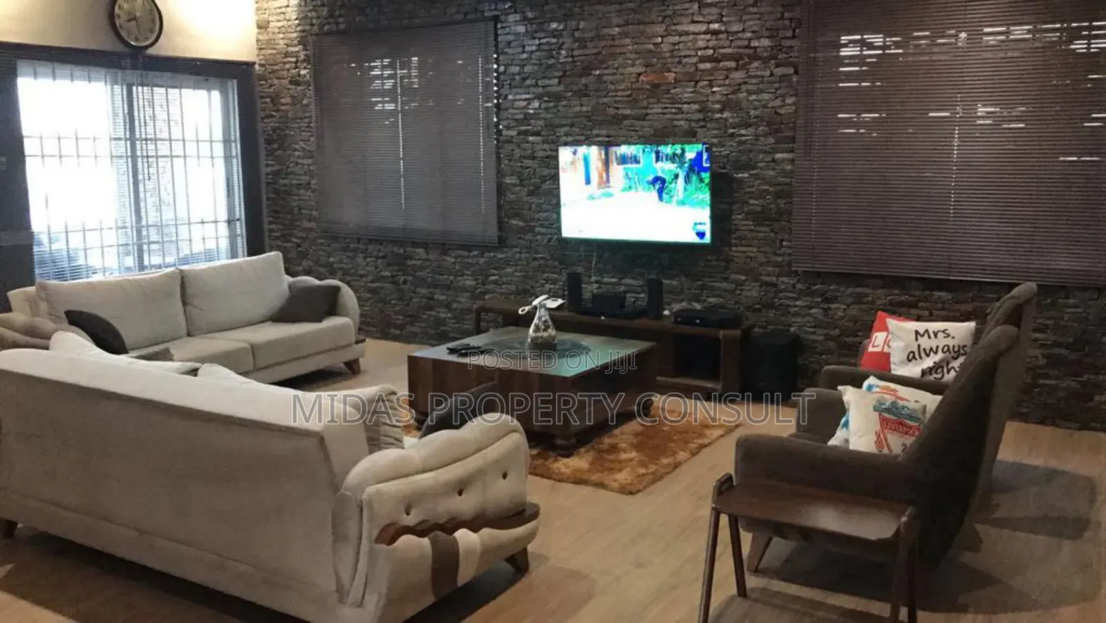 5bdrm House in Community 25, Tema Metropolitan for sale