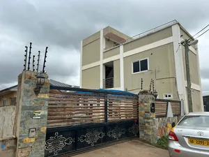 5bdrm House in Community 25, Tema Metropolitan for sale