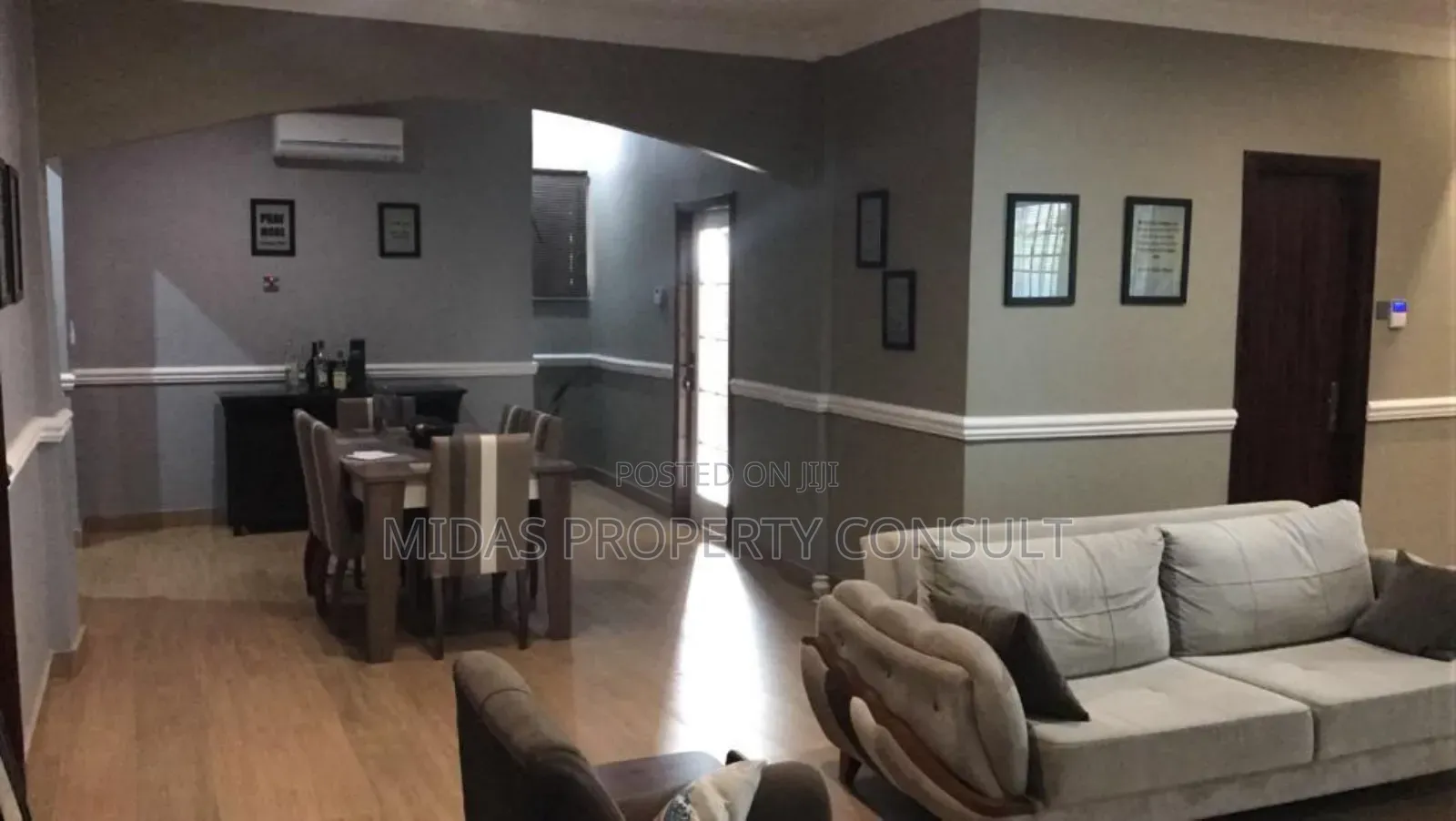 5bdrm House in Community 25, Tema Metropolitan for sale