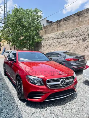 Mercedes-Benz E300 2018 Red