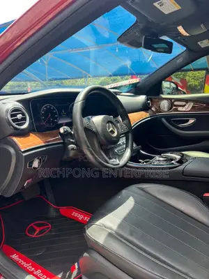 Mercedes-Benz E300 2018 Red