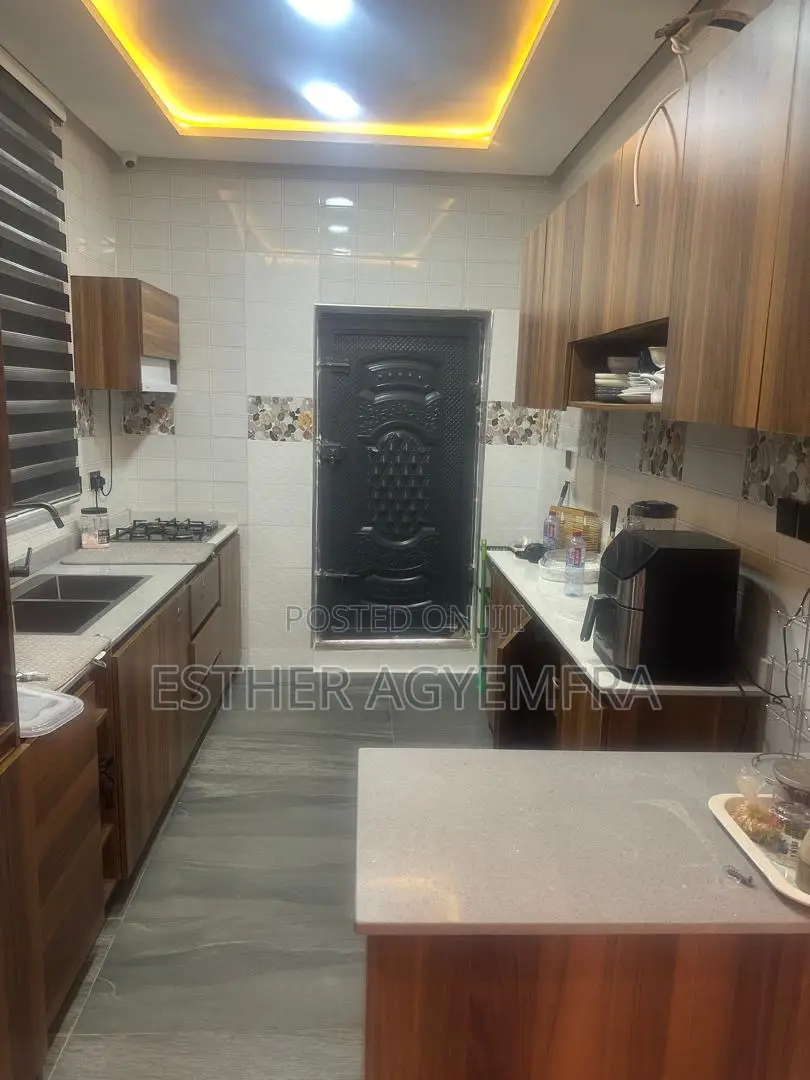Furnished 5bdrm House in Mountain View, Old Ashomang for sale