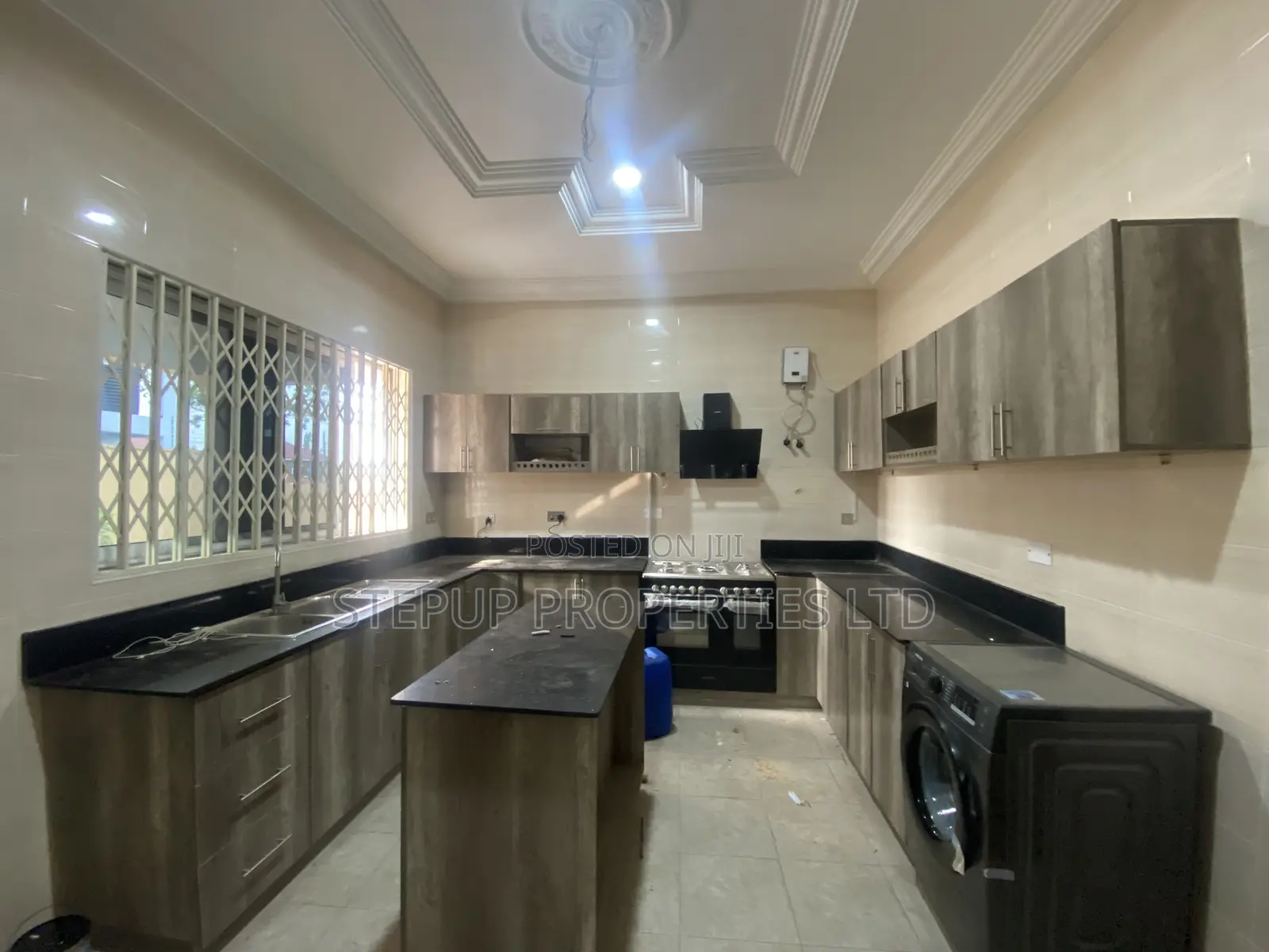 7bdrm House in Adjiringanor, Otano for rent