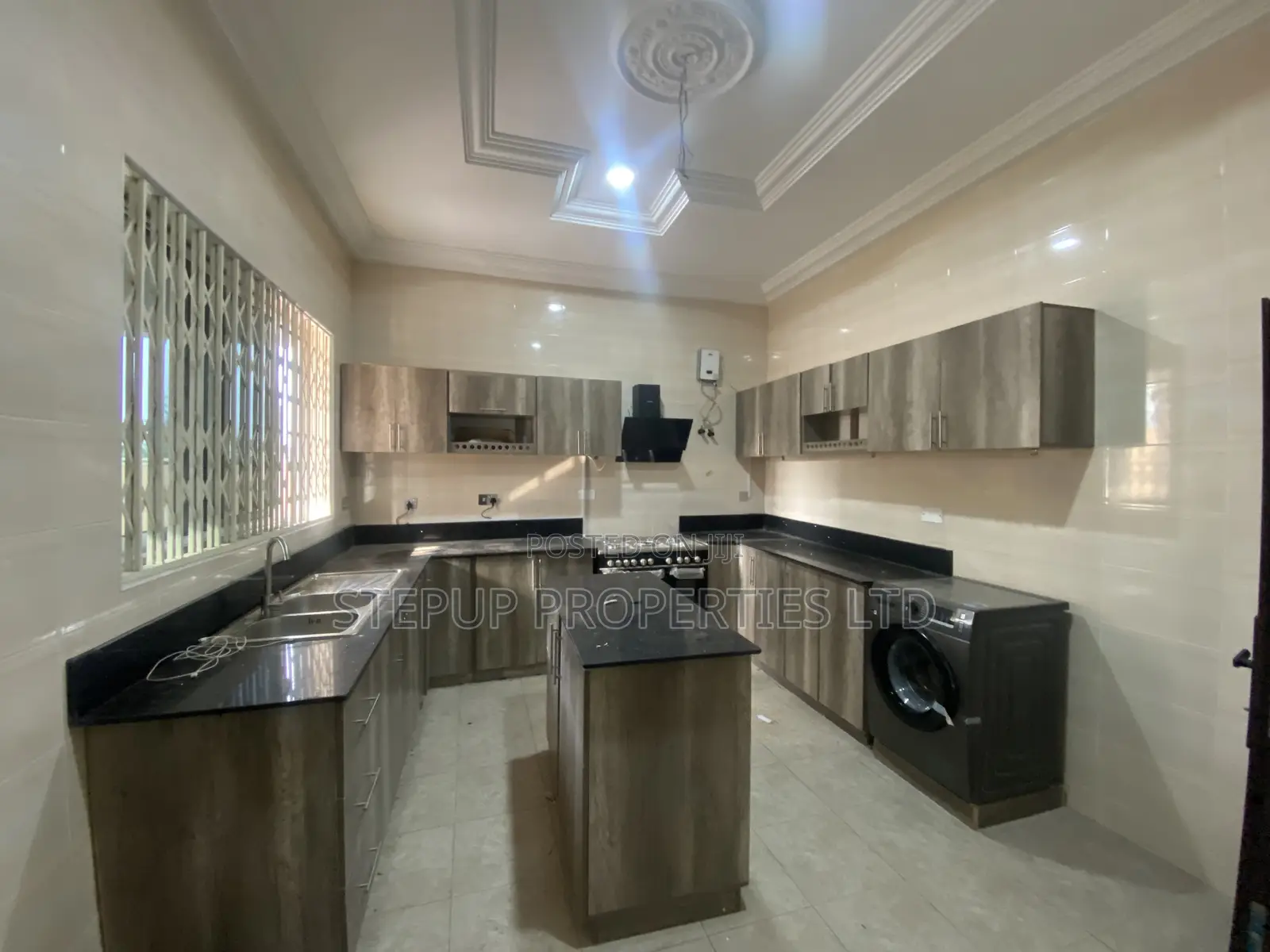 7bdrm House in Adjiringanor, Otano for rent
