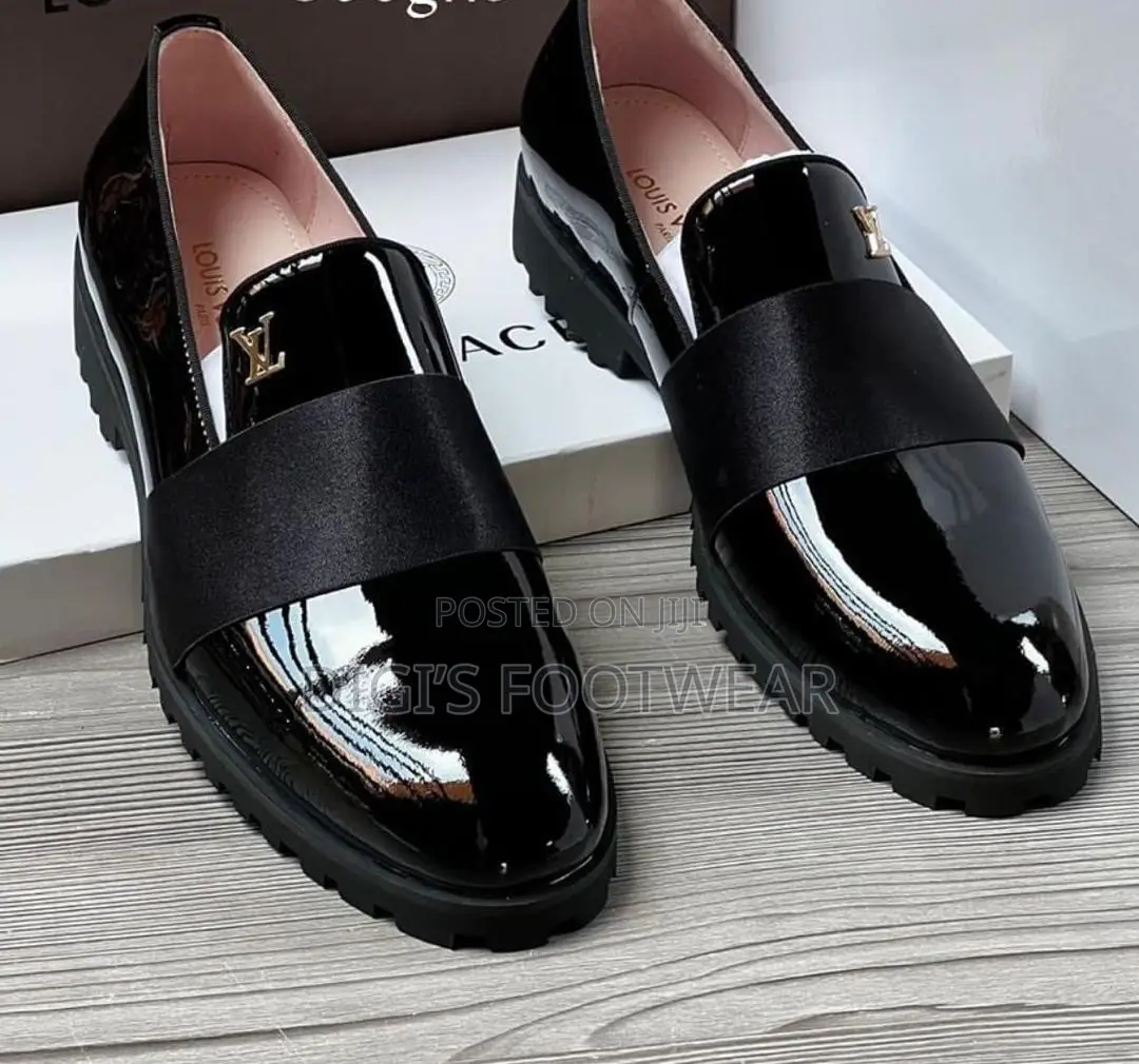 Black Lv Mirror Shoe