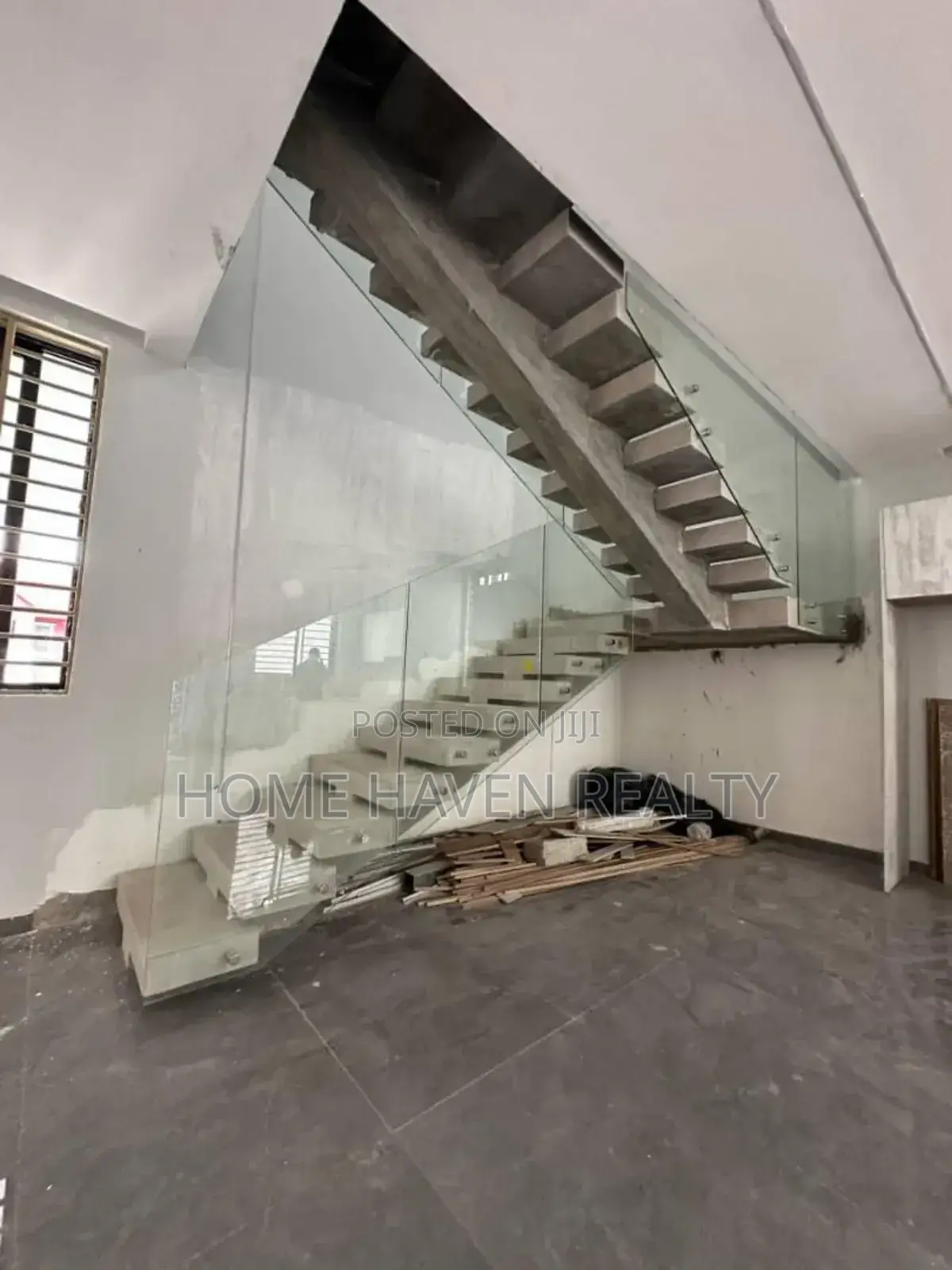 4bdrm House in East Airport, Tseaddo for sale