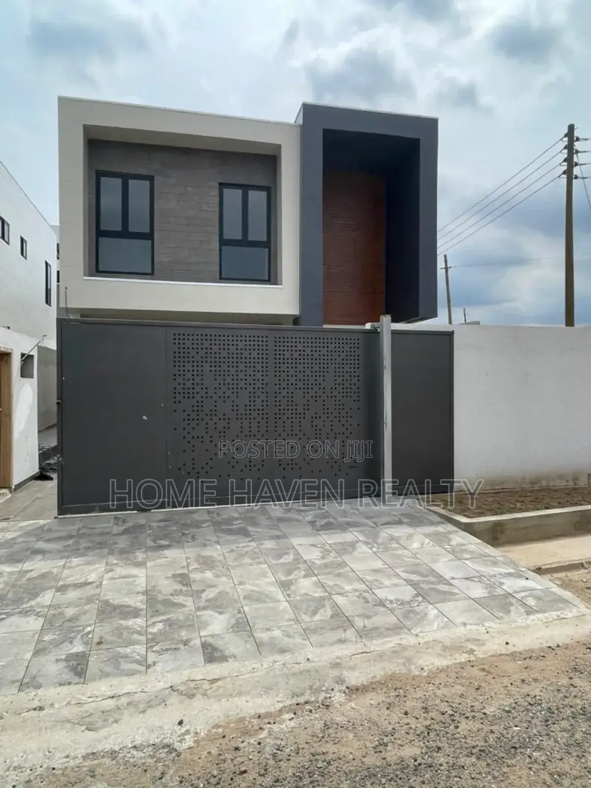4bdrm House in East Airport, Tseaddo for sale