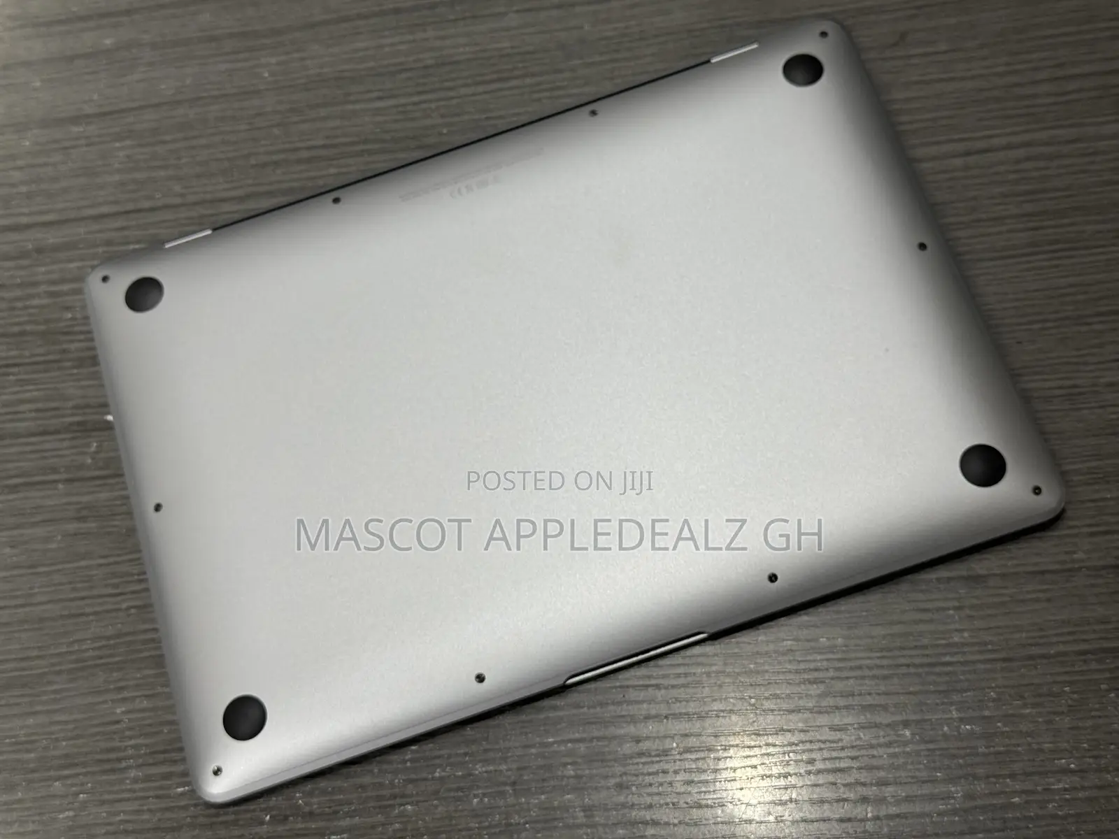 Laptop Apple MacBook Pro 2022 M2 8GB Apple M2 SSD 256GB