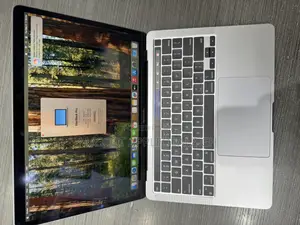 Laptop Apple MacBook Pro 2022 M2 8GB Apple M2 SSD 256GB