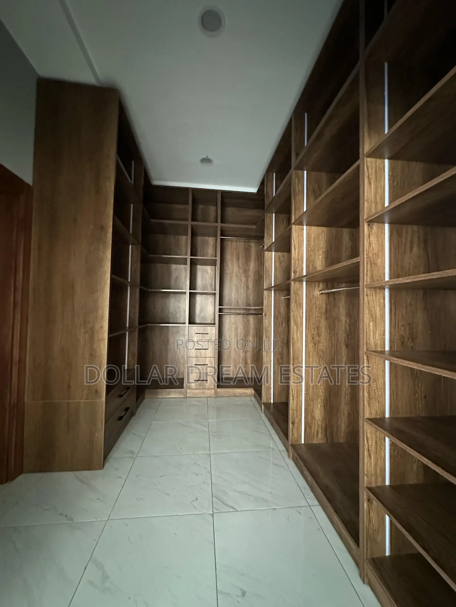 4bdrm House in Airport Residential Area for sale
