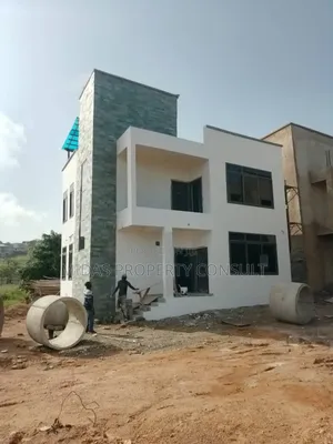 4bdrm House in Adonten, Aburi for sale