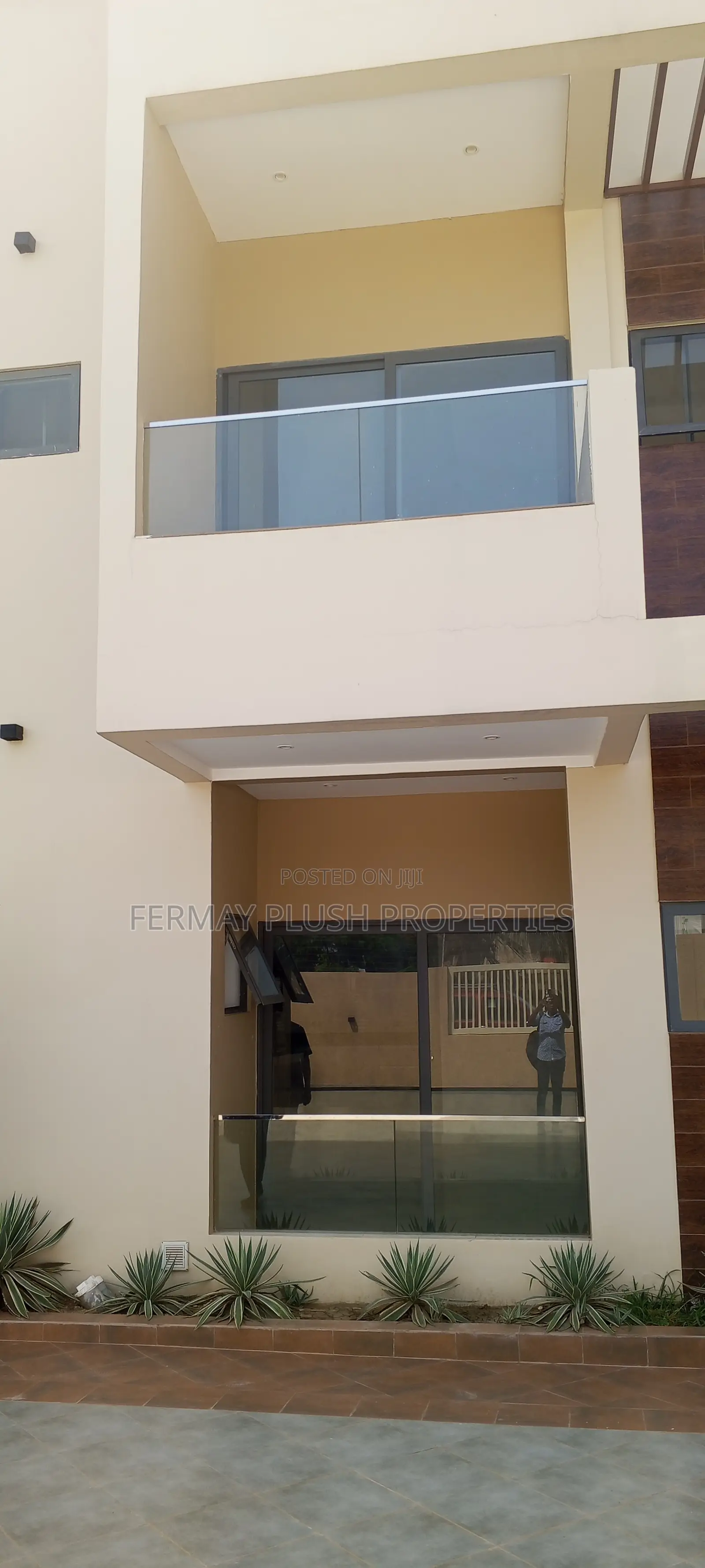 Furnished 1bdrm Apartment in Accra Homes for sale