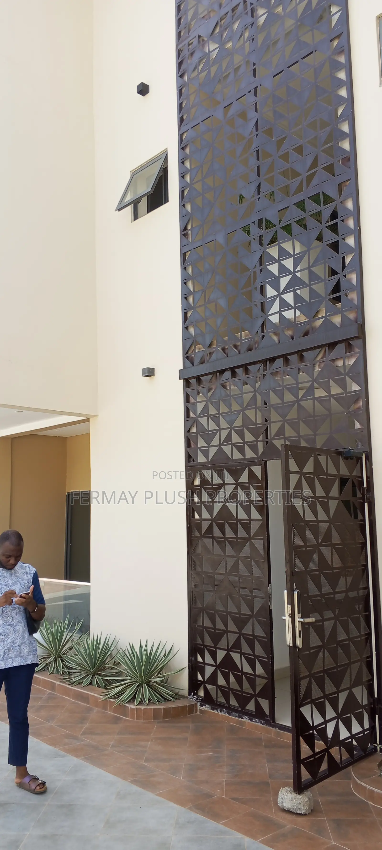Furnished 1bdrm Apartment in Accra Homes for sale