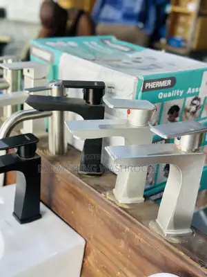 Hot and Cold Bathroom Basin Mixer_ Basin Mixer Hot and Cold