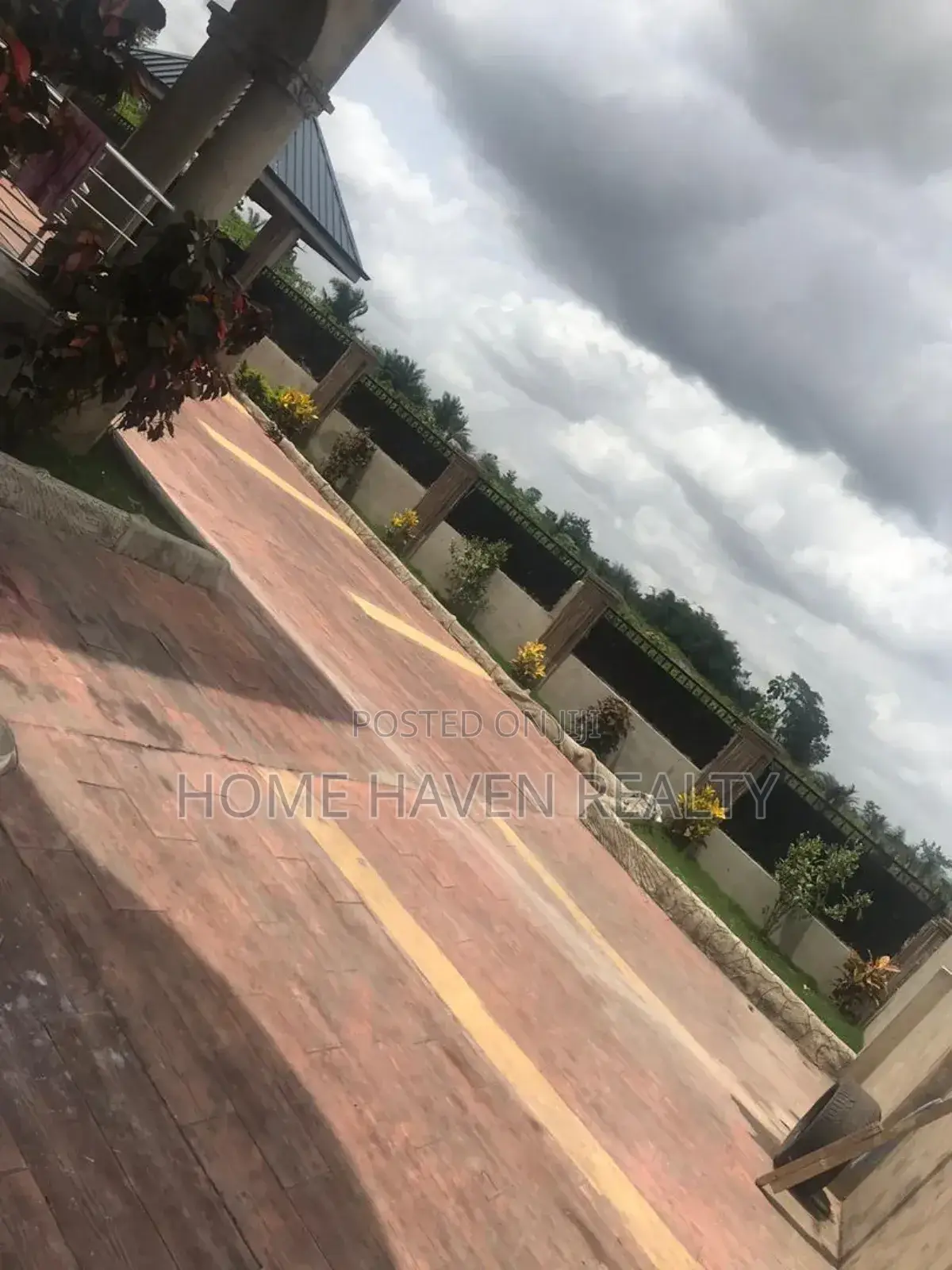 7bdrm House in Koans Panpanso, Amasaman for sale