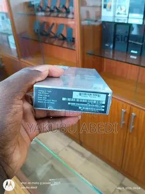 New Samsung Galaxy Z Flip4 256 GB Black