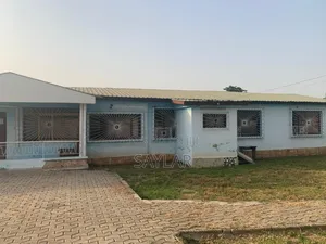 3 Bedrooms House Sitting on 90/100 Land Size Tema Comm12