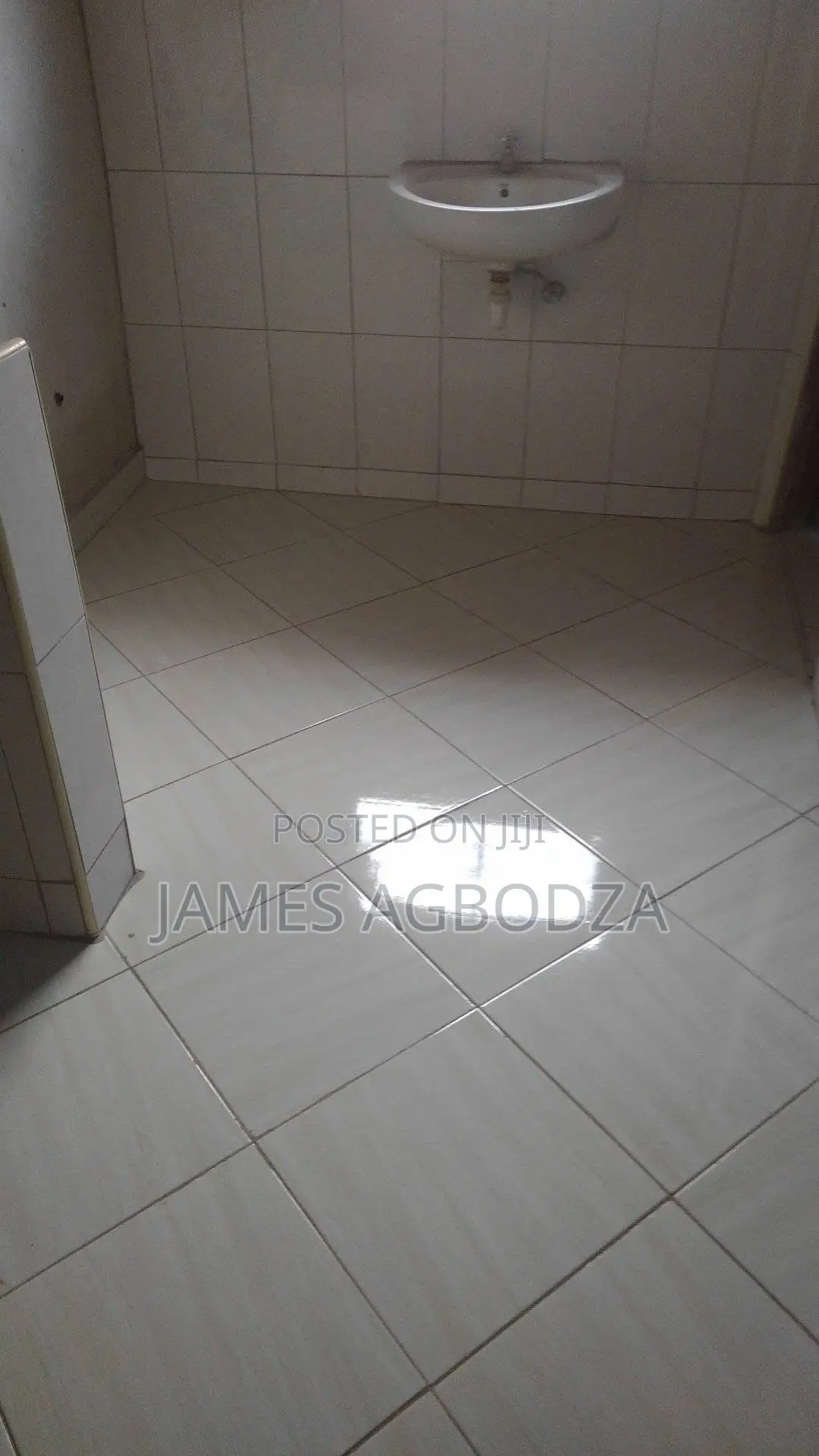 Good Tiles Worker