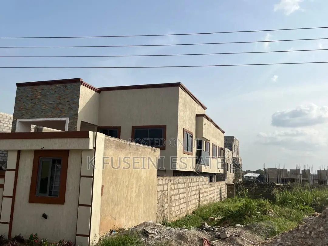 4bdrm House in K Fuseini Estate, Kumasi Metropolitan for sale