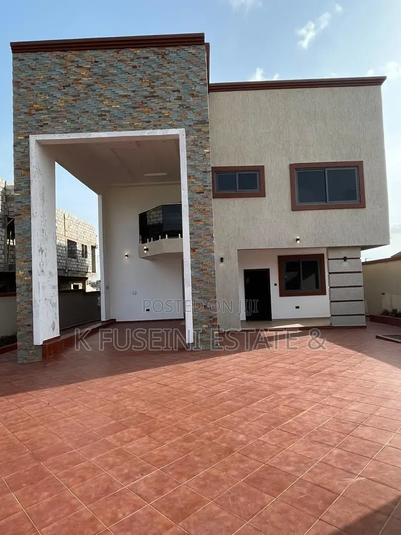 4bdrm House in K Fuseini Estate, Kumasi Metropolitan for sale