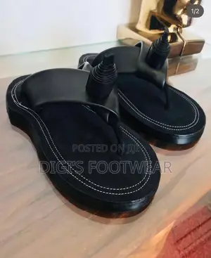 Black Leather Sikapa Chawchaw/ Ahenema