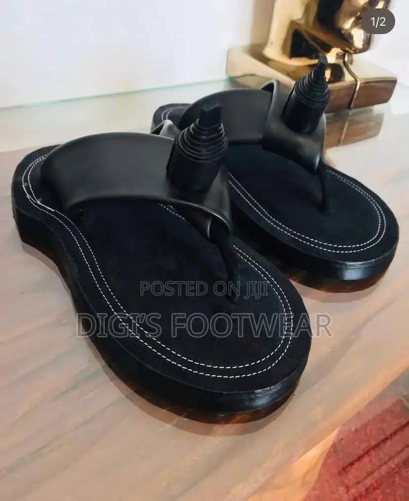 Black Leather Sikapa Chawchaw/ Ahenema